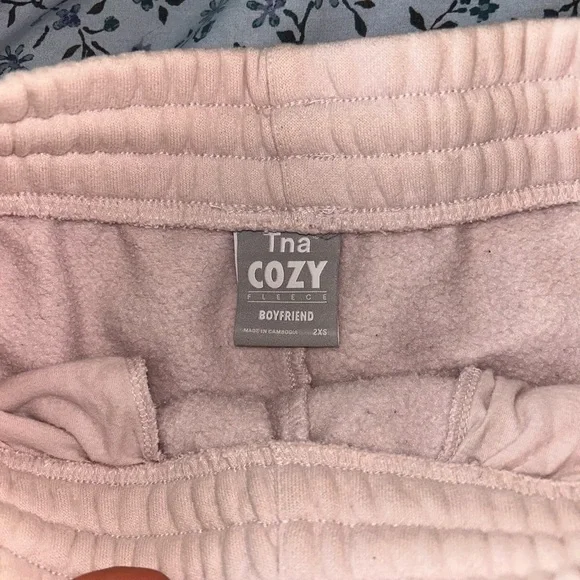 Aritzia Cozy Sweatfleece Boyfriend Short - Picture 5 of 5